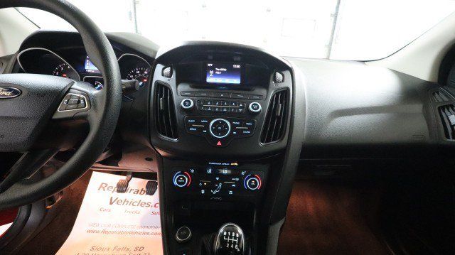 Used 2017 Ford Focus SE FWD image 12