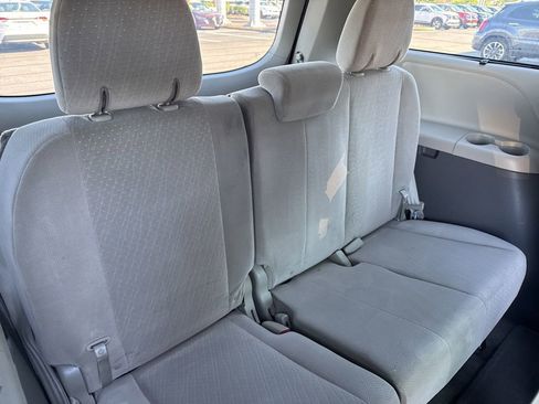Used 2017 Toyota Sienna LE image 23