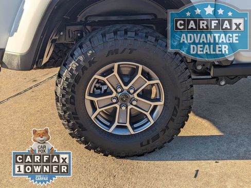 Used 2025 Jeep Gladiator Mojave AWD/4WD image 3