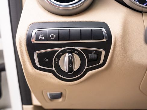 Used 2019 Mercedes-Benz GLC 300 4MATIC image 20