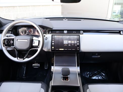 Certified 2026 Land Rover Range Rover Velar Dynamic SE AWD/4WD image 24
