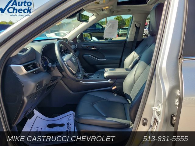 Used 2023 Toyota Highlander XLE FWD image 24