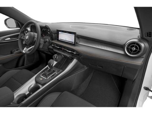 Used 2025 Alfa Romeo Tonale AWD/4WD image 17