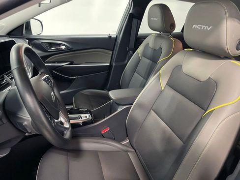 Used 2025 Chevrolet Trax ACTIV FWD image 3
