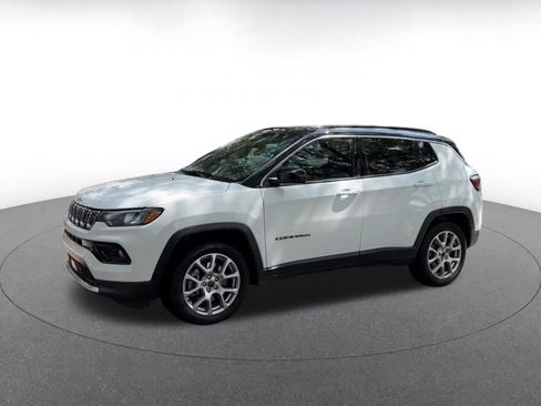 Used 2025 Jeep Compass Limited AWD/4WD image 8