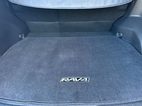 Used 2019 Toyota RAV4 XLE w/ Convenience Package FWD image 32