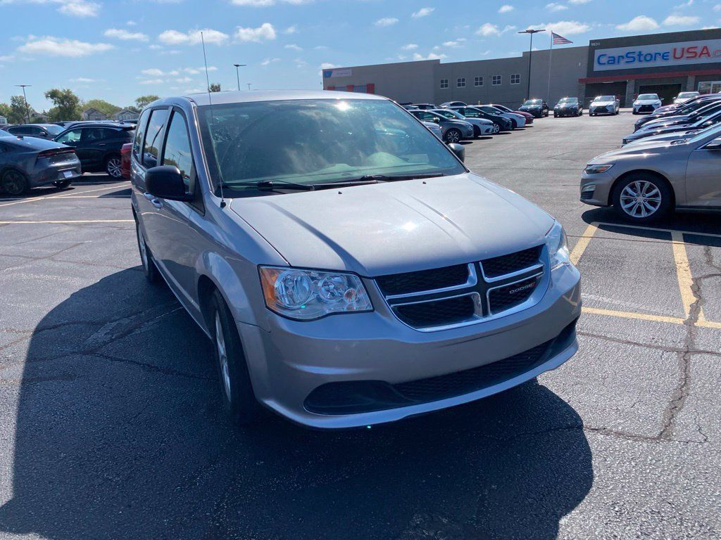Used 2018 Dodge Grand Caravan SE w/ UConnect Hands-Free Group FWD image 2