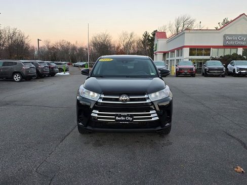 Used 2019 Toyota Highlander LE image 3