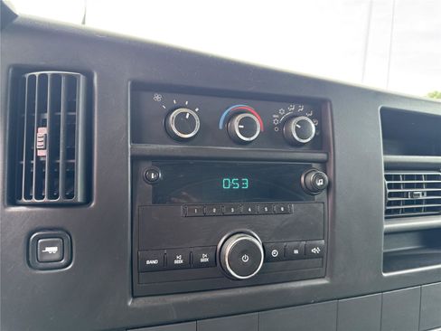 Used 2014 Chevrolet Express 3500 RWD image 20