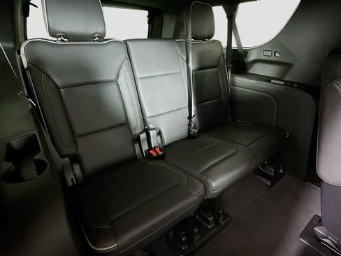 Used 2022 Chevrolet Suburban Premier AWD/4WD image 27