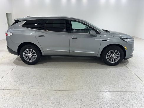 Used 2024 Buick Enclave Essence w/ Technology Package FWD image 6