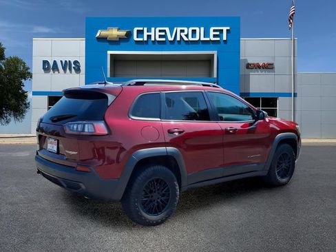 Used 2020 Jeep Cherokee Trailhawk w/ Cold Weather Group AWD/4WD image 3
