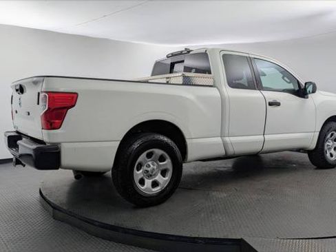 Used 2022 Nissan Titan S RWD image 8