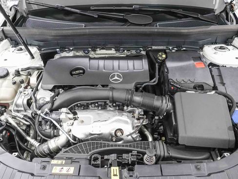 Used 2023 Mercedes-Benz GLB 250 image 28