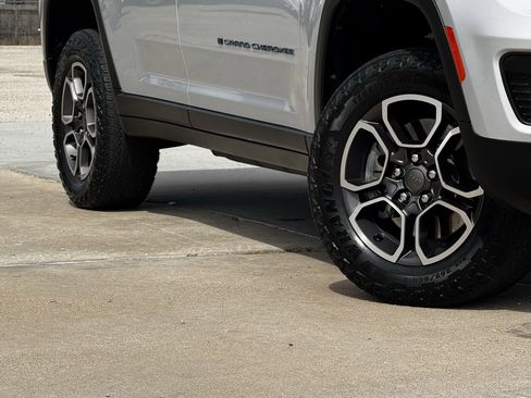 Used 2022 Jeep Grand Cherokee Trailhawk image 12