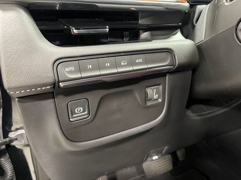Used 2024 Cadillac Escalade Premium Luxury AWD/4WD image 19