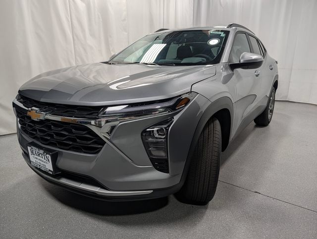New 2026 Chevrolet Trax LT w/ Sunroof Package FWD image 7