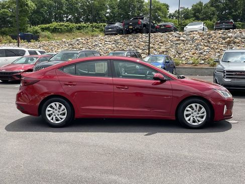 Used 2020 Hyundai Elantra SE FWD image 2