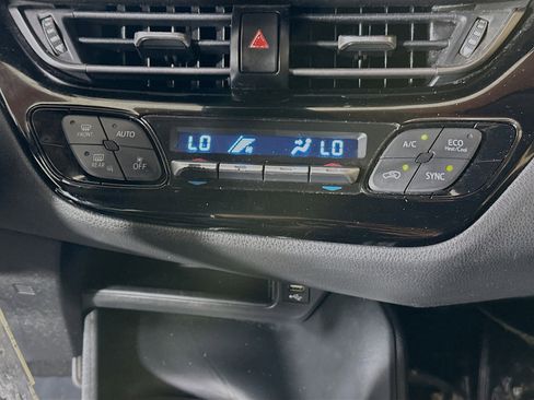 Used 2020 Toyota C-HR LE image 22