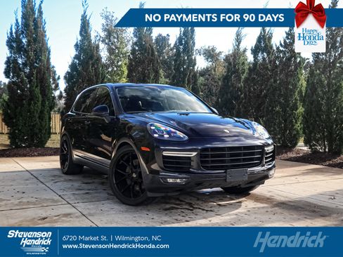 Used 2015 Porsche Cayenne Turbo image 1