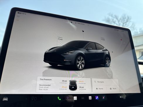 Used 2024 Tesla Model Y Long Range image 23