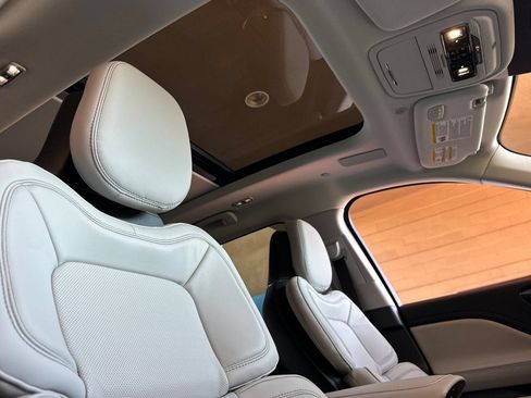 New 2026 Lincoln Aviator Reserve w/ Luxury Package RWD image 17
