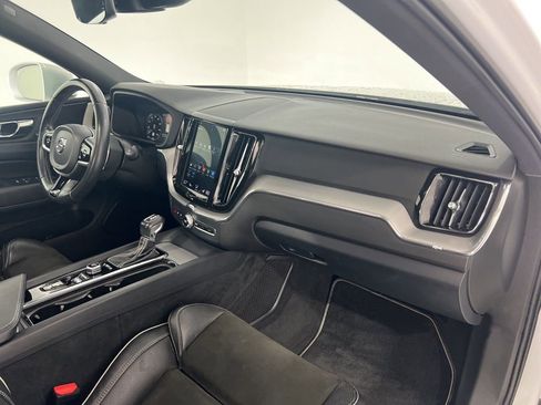Used 2018 Volvo XC60 T6 R-Design w/ Convenience Package image 26