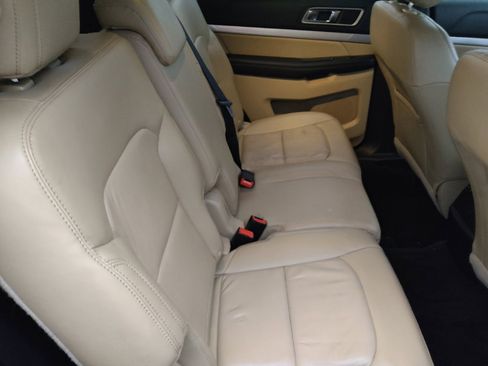 Used 2017 Ford Explorer XLT w/ Equipment Group 202A FWD image 19
