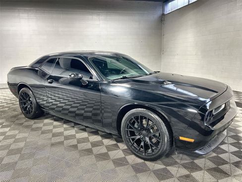 Used 2014 Dodge Challenger SXT w/ Sport Appearance Package image 7