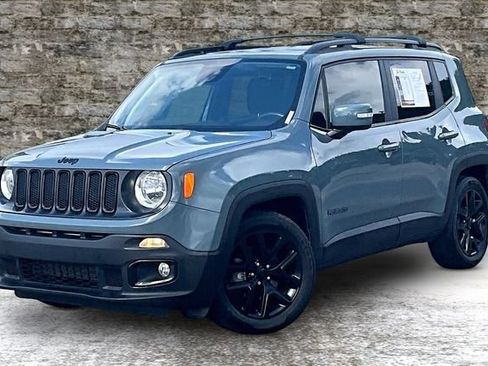 Used 2018 Jeep Renegade Altitude FWD image 3