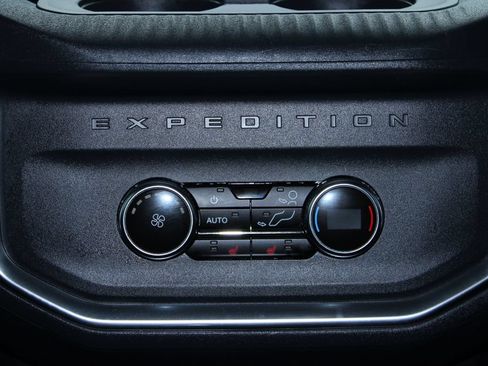 Used 2025 Ford Expedition Platinum w/ Driver's Package AWD/4WD image 31