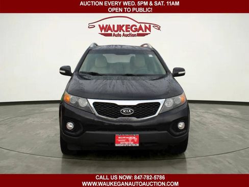Used 2012 Kia Sorento EX w/ EX V6 Premium Pkg AWD/4WD image 2