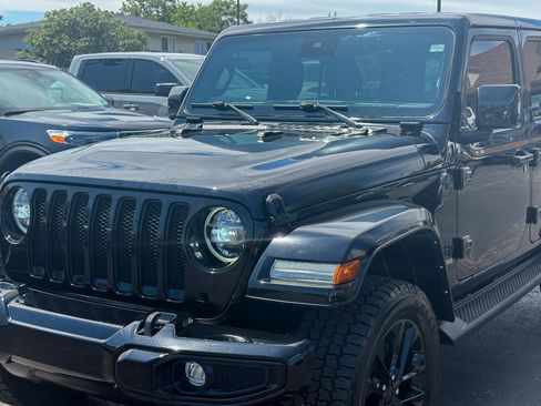 Used 2022 Jeep Wrangler Unlimited Sahara AWD/4WD image 8