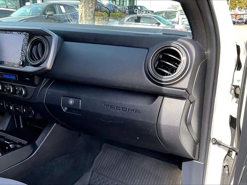 Used 2023 Toyota Tacoma TRD Sport w/ Technology Package image 18