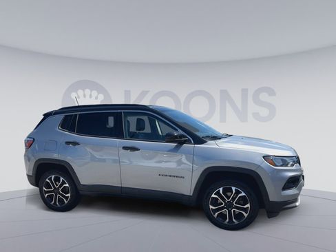 Used 2022 Jeep Compass Limited AWD/4WD image 2