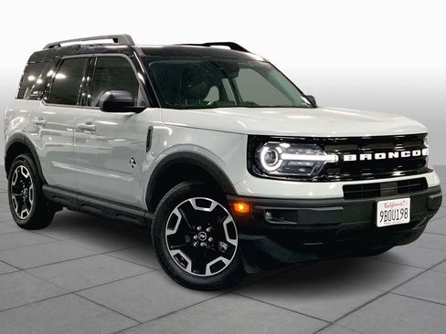 Used 2022 Ford Bronco Sport Outer Banks w/ Tech Package image 2