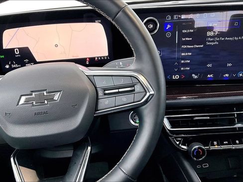 Used 2025 Chevrolet Traverse Z71 AWD/4WD image 26
