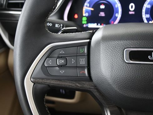 Used 2023 Jeep Grand Cherokee Limited image 35