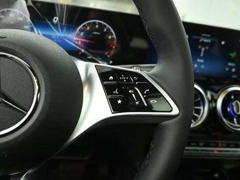 New 2026 Mercedes-Benz GLB 250 4MATIC image 17