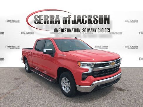 Used 2024 Chevrolet Silverado 1500 LT w/ Protection Package RWD image 2