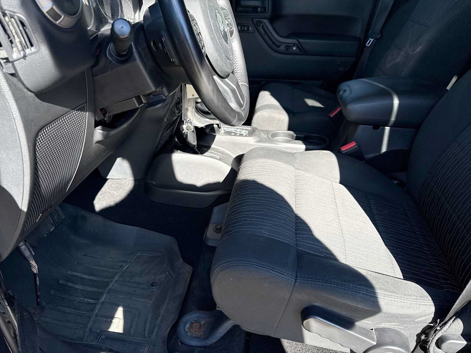 Used 2012 Jeep Wrangler Unlimited Sport AWD/4WD image 13