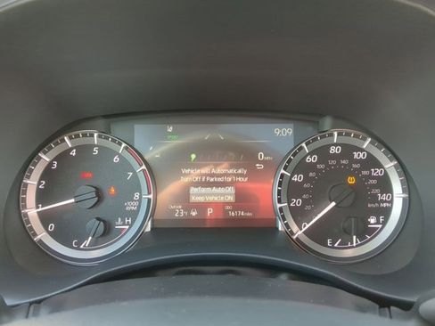 Certified 2024 Toyota Highlander XLE image 11