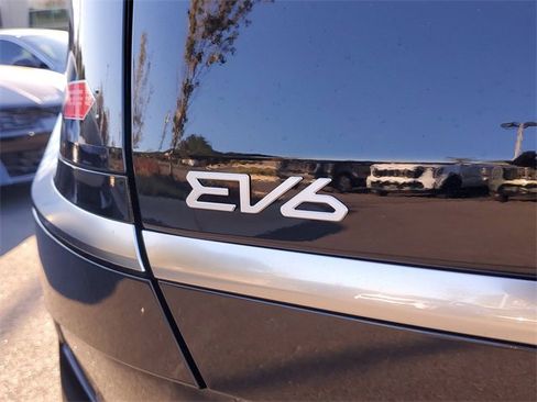 New 2025 Kia EV6 Wind image 7