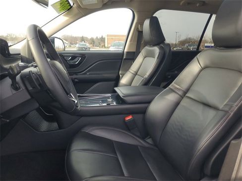 Used 2023 Lincoln Aviator AWD w/ Premium Package image 11
