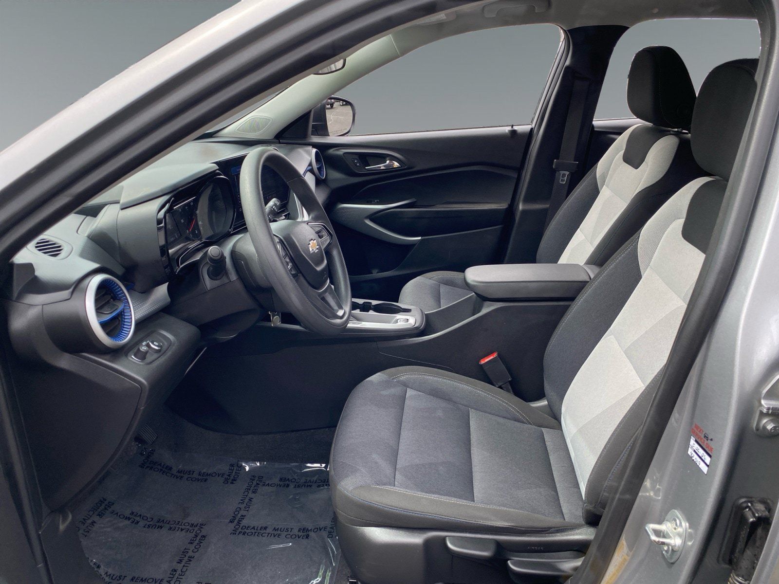 Used 2025 Chevrolet Trax LS FWD image 9