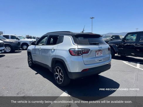 Used 2025 Jeep Compass Limited AWD/4WD image 3