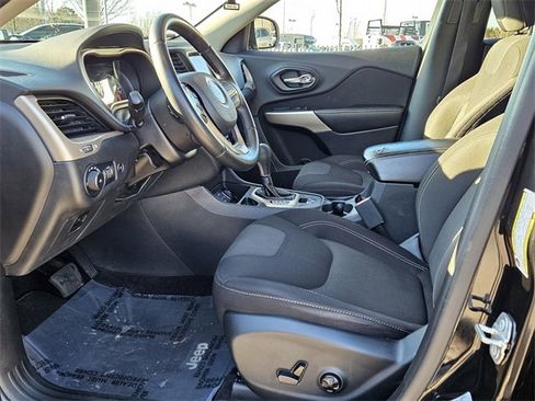 Used 2017 Jeep Cherokee Latitude w/ Comfort/Convenience Group image 11