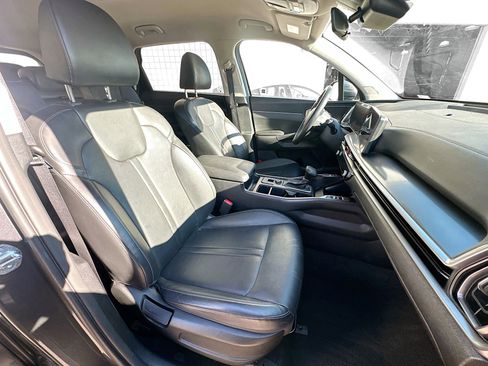 Used 2024 Kia Sorento S image 29