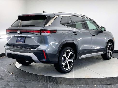 Used 2025 Volkswagen Tiguan SE w/ Panoramic Sunroof Package image 13