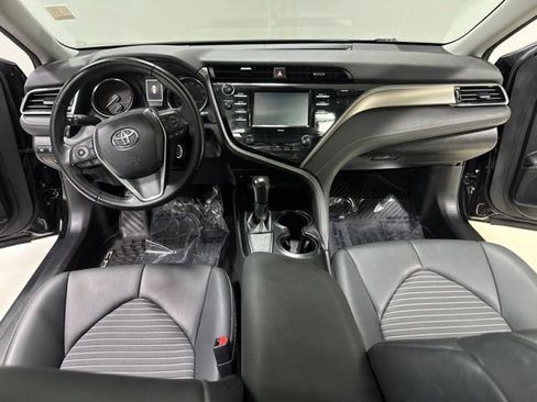 Used 2020 Toyota Camry SE FWD image 15